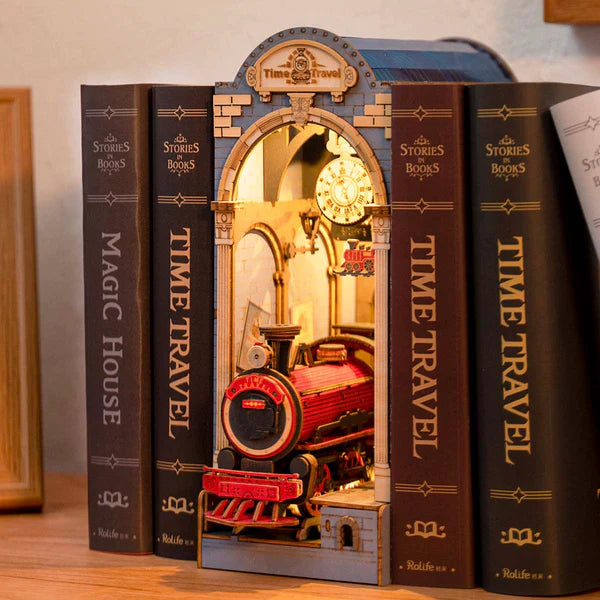 Time Travel TGB04 - Book Nook DIY Kit: In Viaggio nel Tempo