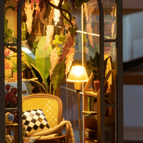 Holiday Garden House  - Book Nook DIY Kit: La Tua Serra Francese