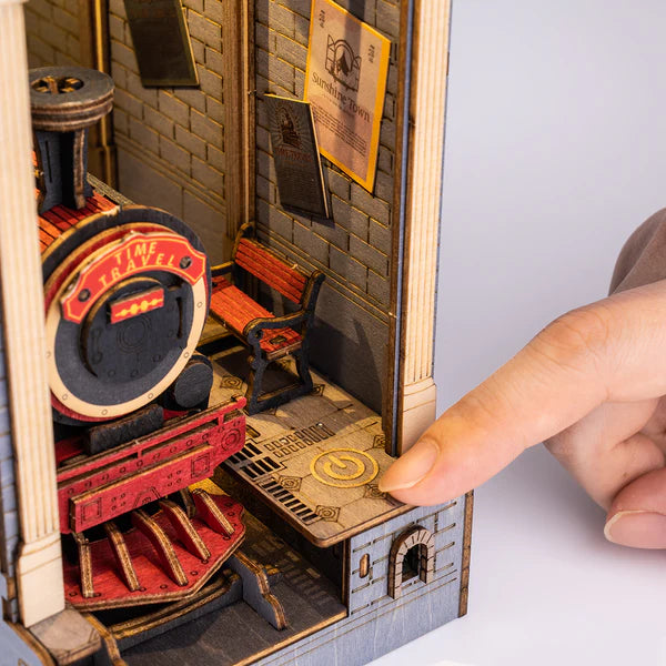 Time Travel TGB04 - Book Nook DIY Kit: In Viaggio nel Tempo