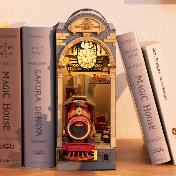 Time Travel TGB04 - Book Nook DIY Kit: In Viaggio nel Tempo