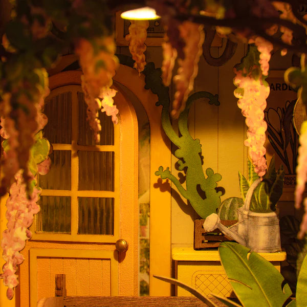 Holiday Garden House  - Book Nook DIY Kit: La Tua Serra Francese