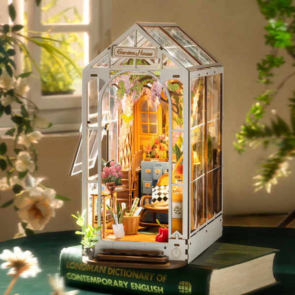 Holiday Garden House  - Book Nook DIY Kit: La Tua Serra Francese