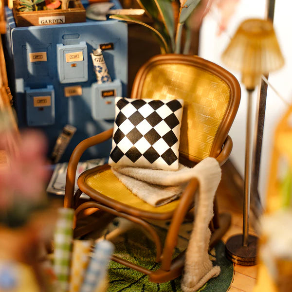 Holiday Garden House  - Book Nook DIY Kit: La Tua Serra Francese