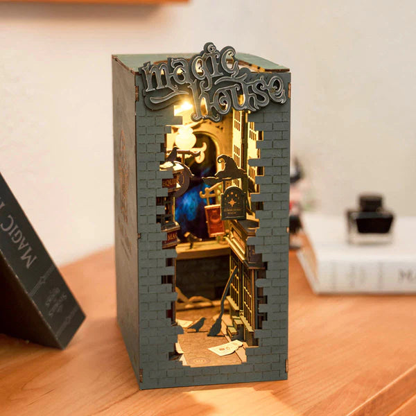 Magic House - Book Nook DIY Kit