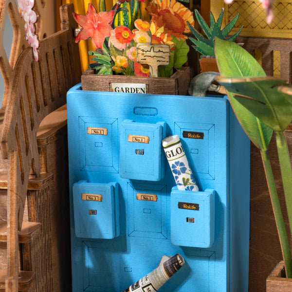 Holiday Garden House  - Book Nook DIY Kit: La Tua Serra Francese